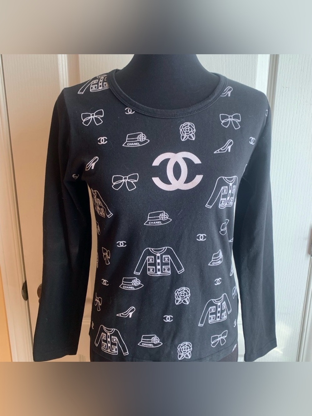 “CHANEL”Black TEE  Top with Iconic Motifs